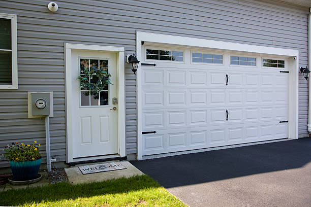 24/7 Emergency Garage Door Panel Replacement experts in Neosho County County, KS